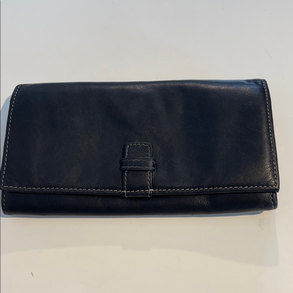 Tignanello buttery- soft black leather bifold wallet - Picture 2 of 11